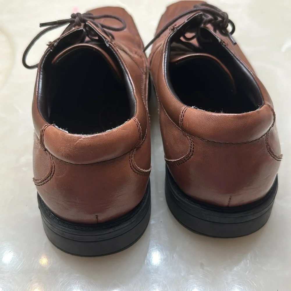 Dockers men’s leather oxford size 10.